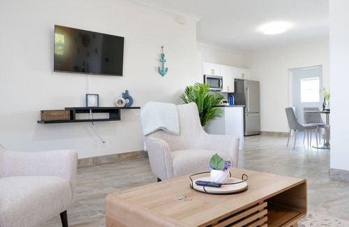 Crescent Beach Villa | Villa Serenō - 2BR Luxe-Hammocks & Beach Bliss