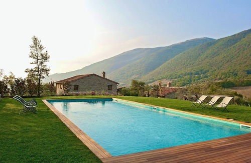 Umbertide Villa | VILLA SERENA - Six Bedroom Villa, Sleeps 12