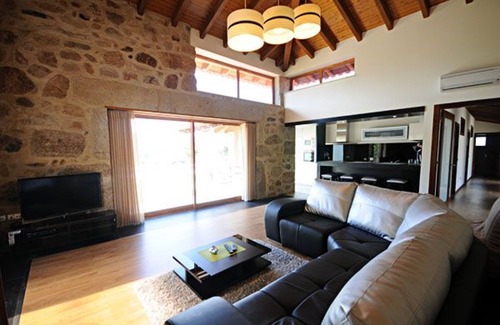 Aborim Villa | Villa Serenidade | 3 Bedrooms | Tennis Court | Countryside Location | Braga |.