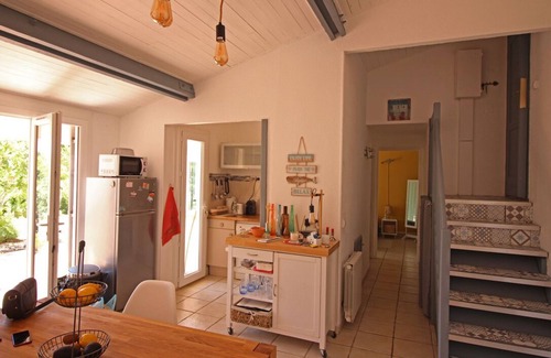 La Londe-les-Maures Villa | Villa sleeps 4, private pool with view, 15 min beach!