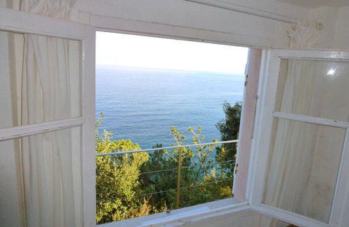 Pinarellu Villa | Villa sleeps 4, facing the sea in an exceptional quiet nature