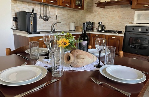 Erula House | Villa-Sleeps4-Parking-Garden-Barbecue