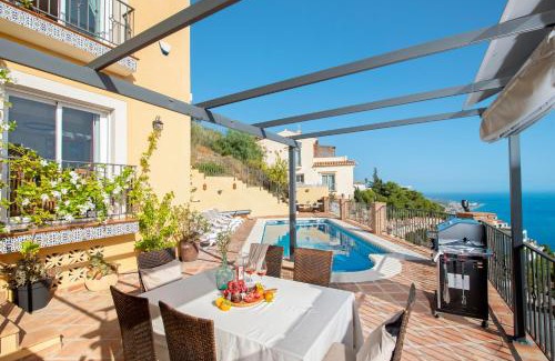Salobrena Villa | Villa Sol y Mar with heated pool and jacuzzi