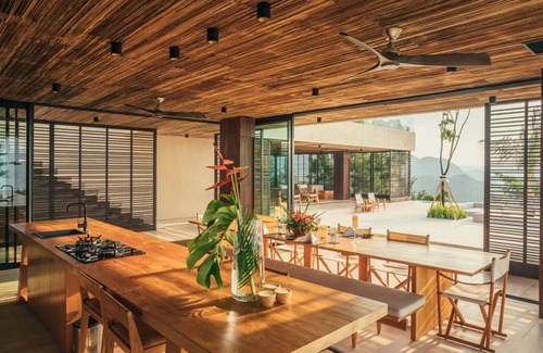 Praya Barat Villa | Villa Solah at Tampah Hills