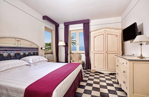Sorrento Resort | VILLA SORRENTO - Nine Bedroom Resort, Sleeps 25