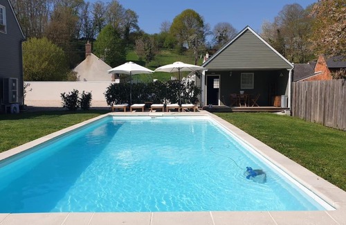 Saint-Hilaire-sur-Yerre Villa | VILLA spacieuse bord de rivière