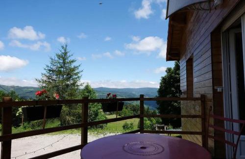 Saint-Sauveur-en-Rue Ski Chalet | Villa spacieuse avec piscine à Saint-Sauveur-en-Rue