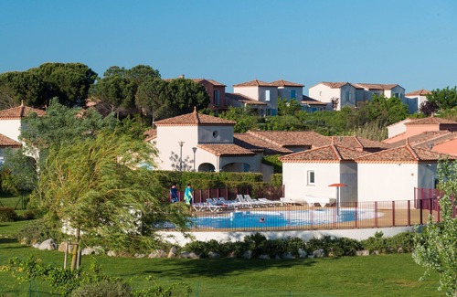 Homps Villa | Villa spacieuse, accès 2 Piscines + Gym