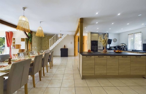 Thoury-Ferottes Villa | Villa spacieuse - Six Bedroom Villa, Sleeps 12