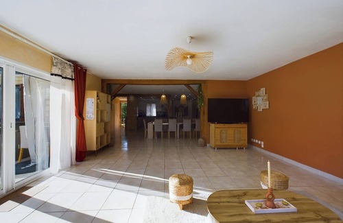 Thoury-Ferottes Villa | Villa spacieuse - Six Bedroom Villa, Sleeps 12