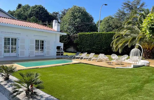 Biarritz House | Villa 'Standing Biarritz' with Private Pool, Private Terrace and Wi-Fi