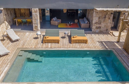 Molini Villa | Villa Standing Plein Sud, Piscine Miroir, à 2 Minutes des Plus Belles Plages