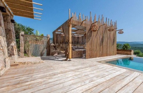 Molini Villa | Villa Standing Plein Sud, Piscine Miroir, à 2 Minutes des Plus Belles Plages