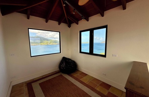 Estate Peterborg Villa | Villa STARGATE welcomes you to an island escape where the sky meets the sea.