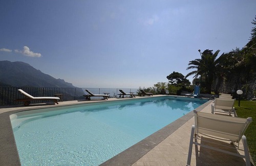 Ravello Villa | Villa Stilnovo Grande: A splendid and luminous two-story villa which faces the sun and the sea, with Free WI-FI.