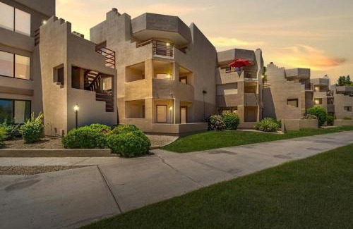 Paradise Valley Village Apartment | Villa Stone Creek condo