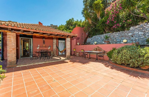 Taormina Villa | Villa 'Storica Taormina' with Sea View, Wi-Fi and Air Conditioning