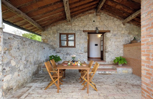 San Macario In Monte Villa | Villa 'Sui Colli Toscani Con Piscina' with Shared Pool, Shared Garden and Wi-Fi
