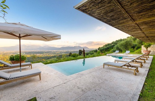 Lucca Villa | Villa Sunset, Luxury Farmhouse with Infinity Pool and Incredible Views in Lucca