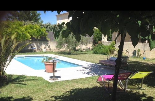 Rognonas House | Villa + swimming pool + terrace and garden 750m2 5 minutes TGV from Avignon