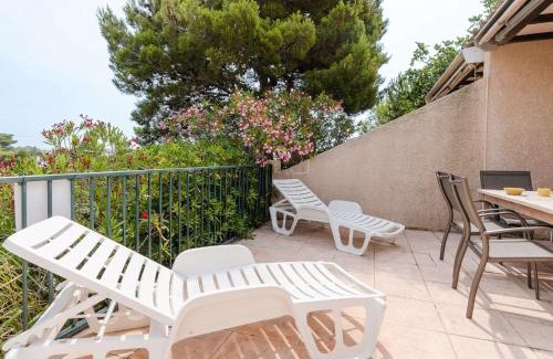 Foulquines Villa | Villa T3 Mezzanine avec Piscine, Terrasse et Parking Privé, 5 min de la Plage - Narbonne - FR-1-409-37