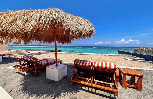 Candi Dasa Villa | Villa Talia Vashti - 3 Bedroom, Oceanfront villa with Jacuzzi