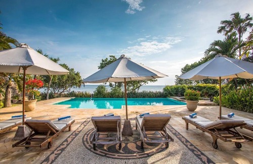 Dencarik Villa | Villa Taman Indah, Lovina