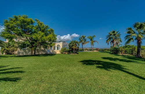 Tarraula Villa | Villa Tarraula certainly has the wow factor with its fabulous swimming pool