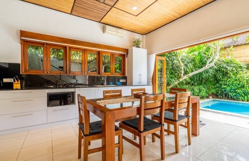 Umalas Villa | Villa TH + Breakfast w/Enclosed Living, Umalas