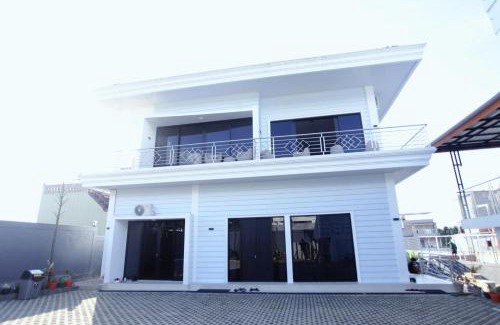 Cisarua Villa | Villa The Romance