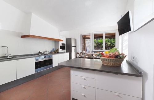 Sant'Agnello Villa | Villa Tiara: A spacious four-story villa situated in a quiet location, a few minutes from the town center, with Free WI-FI.