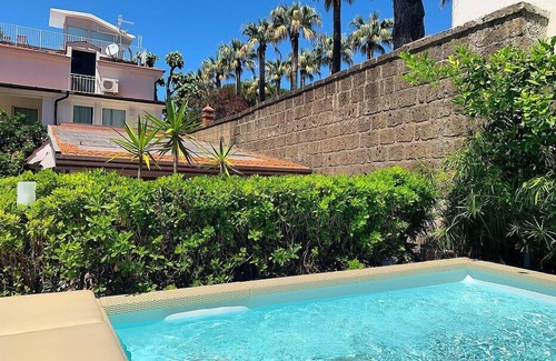 Sant'Agnello Villa | Villa Tiara: A spacious four-story villa situated in a quiet location, a few minutes from the town center, with Free WI-FI.