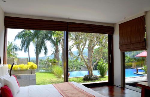 Senggigi Villa | Villa Tiara