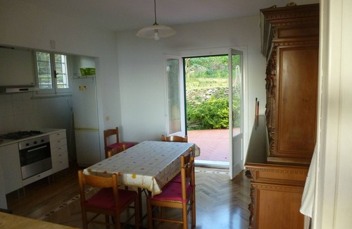 Lavagna Apartment | Villa Tigula: between Portofino and 5 Terre, among the olive trees and the sea.