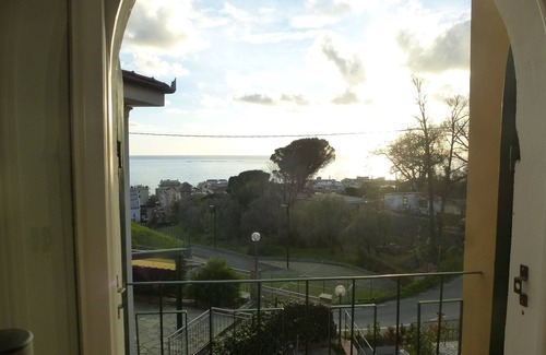 Lavagna Apartment | Villa Tigula: between Portofino and 5 Terre, among the olive trees and the sea.