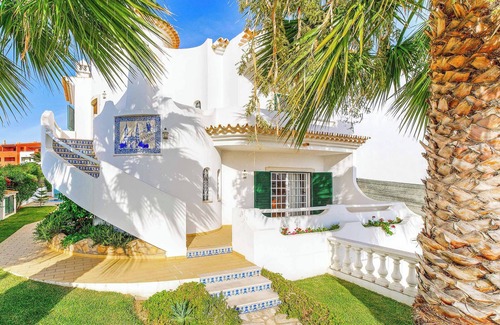 Correeira Villa | Villa Torcato - pretty, traditional villa in Albufeira, with air-con and Wi-Fi
