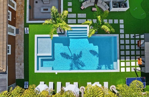 Miami Shores House | Villa Tortuga: 10 BR 9,500 sq. ft Extravagant Miami Estate w pool, movie theater