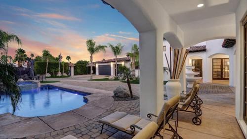 Chino Canyon Villa | Villa Toscana by AvantStay Palatial Villa With Spa Pool Theater Game Room Permit4769