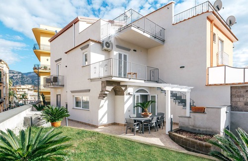 Piano di Sorrento Villa | Villa Totti with Private Pool, Garden, Parking and Elevator