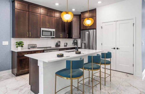 Florida Center House | Villa Tropicale | Prime getaway w/cozy BRs, lux LR/DR & PVT pool - near airport