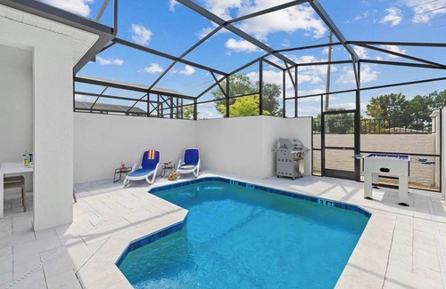 Florida Center House | Villa Tropicale | Prime getaway w/cozy BRs, lux LR/DR & PVT pool - near airport