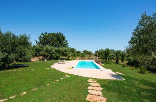 Casalini Villa | Villa Trullo Tesoro by Villa Plus