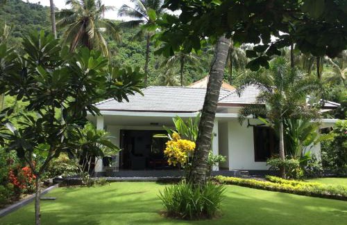 Senggigi Villa | Villa Tujuh