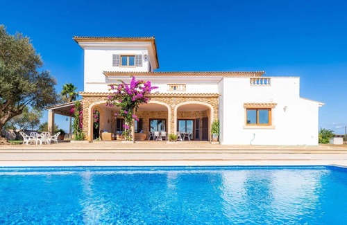 Santa Margalida Villa | Villa 'Turquesa' with Sea View, Wi-Fi and Air Conditioning