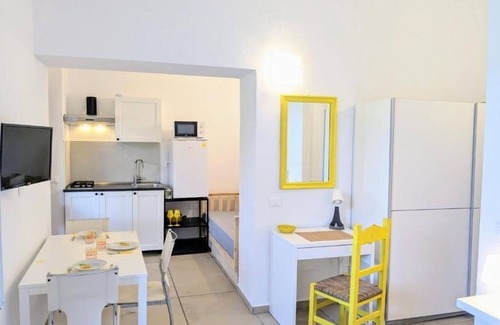 Chia Apartment | Villa Uliveto Yellow Apartment