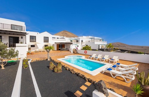 Tias Villa | Villa Valiente - Four Bedroom Villa, Sleeps 9