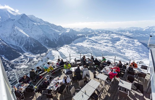 Chamonix City Centre Cottage | Villa Vallet Apartment - an apartment that sleeps 6 guests in 3 bedrooms