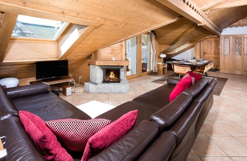 Chamonix City Centre Cottage | Villa Vallet Apartment - an apartment that sleeps 6 guests in 3 bedrooms