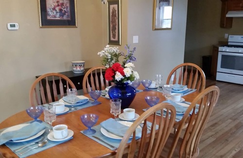 Hudson Villa | Villa Vellucci : YOUR OWN PRIVATE RETREAT w/Indoor Heated Pool and more