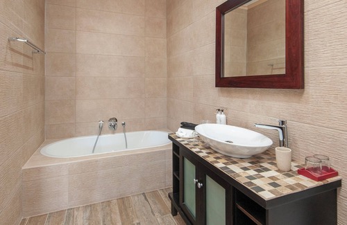Westcliff House | Villa Venusta